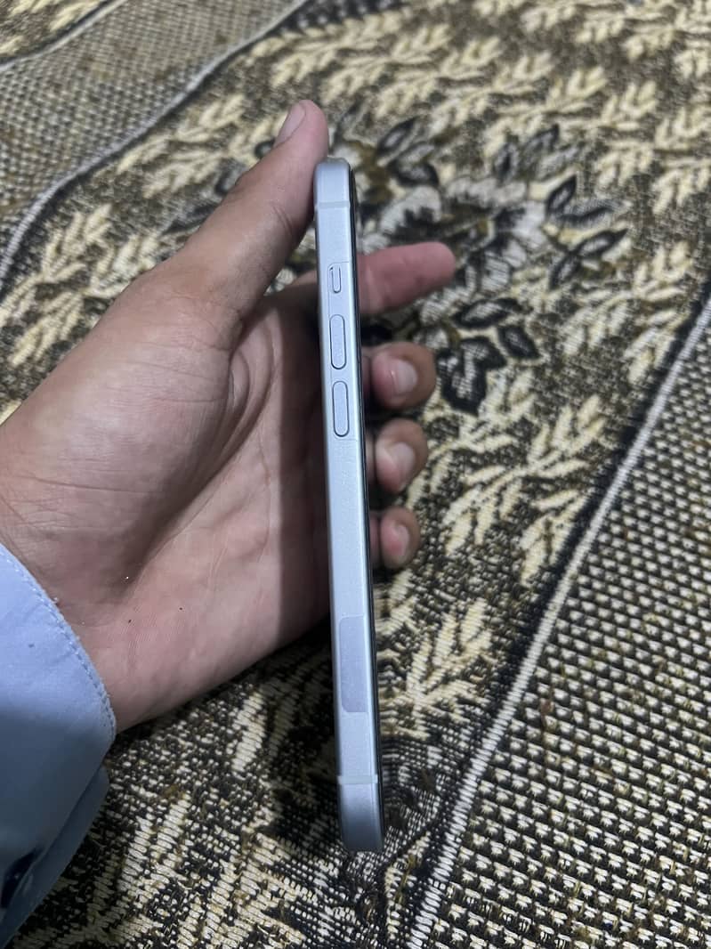 Apple iPhone 15 2