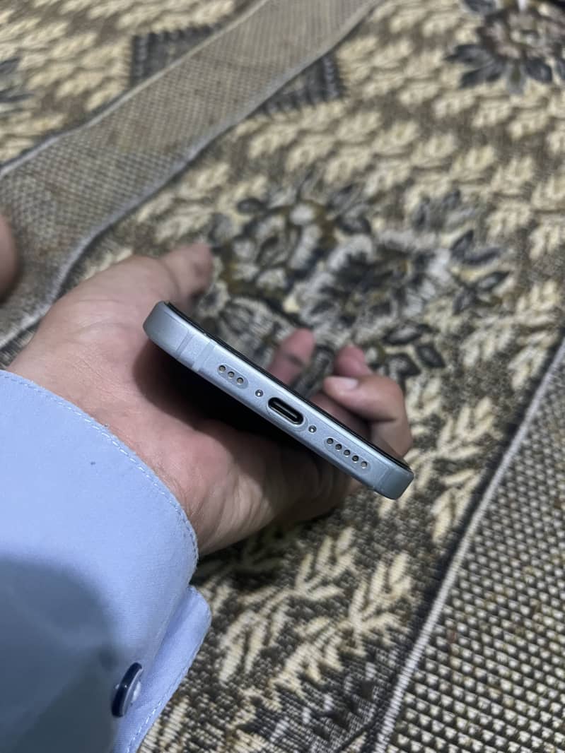 Apple iPhone 15 4