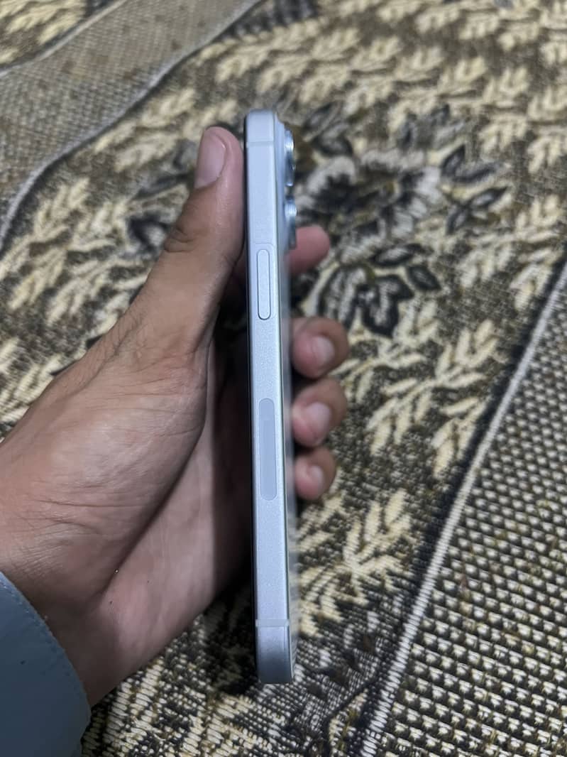 Apple iPhone 15 5