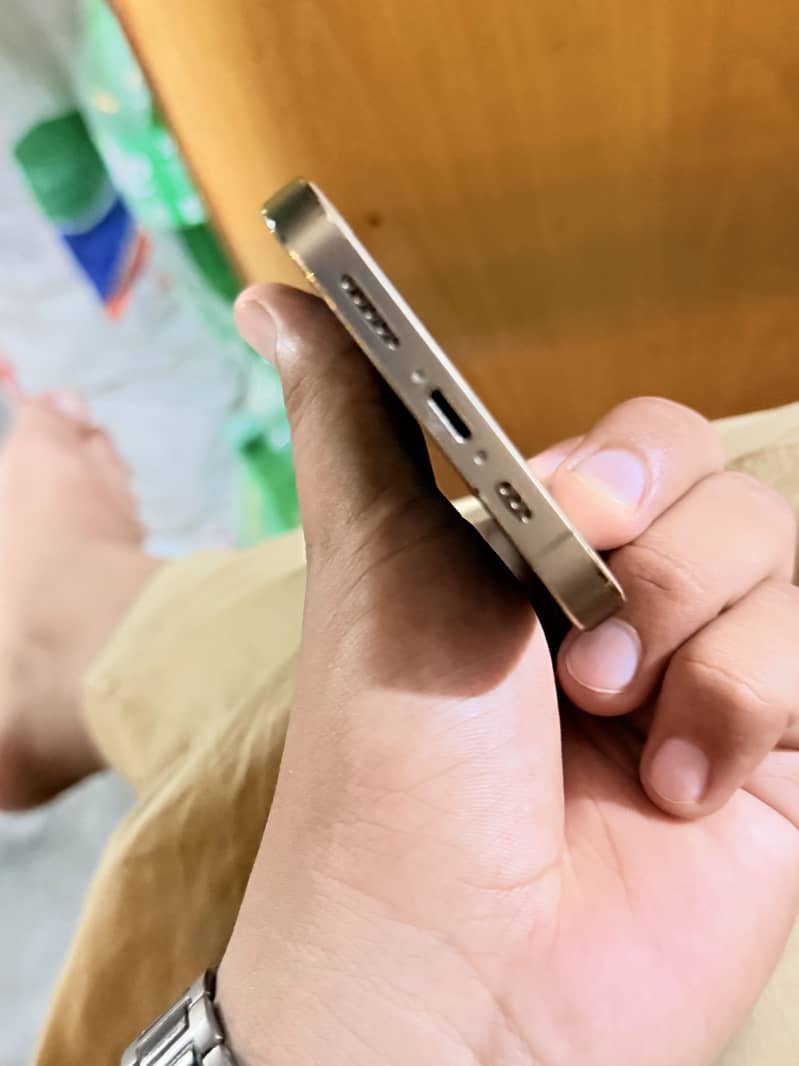 IPHONE 12 PRO 4