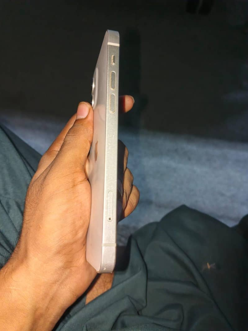 Apple iPhone 12 3