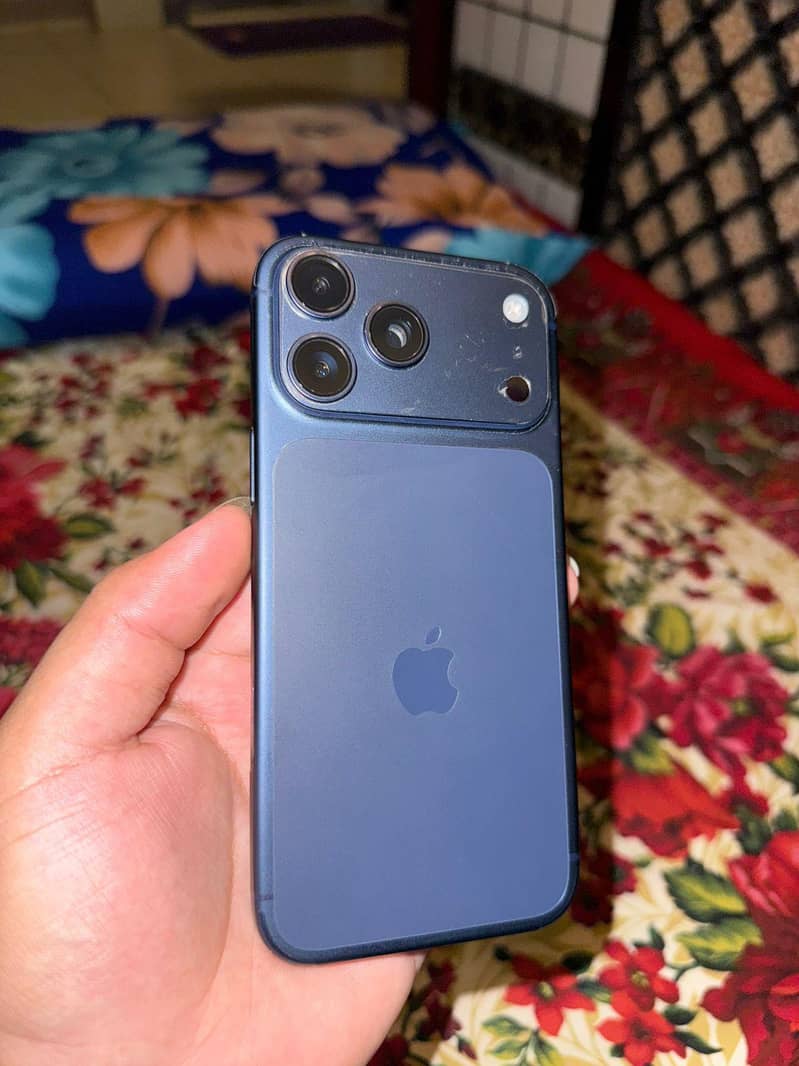 Apple iPhone 17 Pro Max 1
