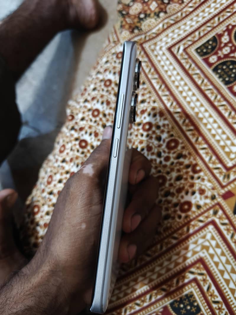 Xiaomi Redmi Note 13 Pro Plus 7