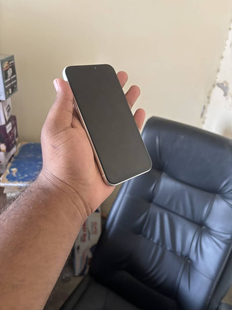 Apple iPhone 11 4