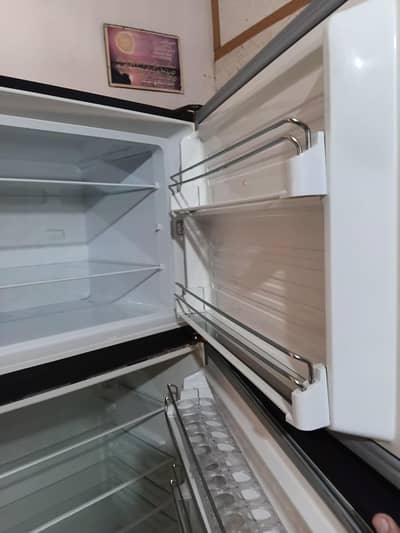 DAWNLANCE FRIDGE JAMBO SIZE . . . FOR SALE.