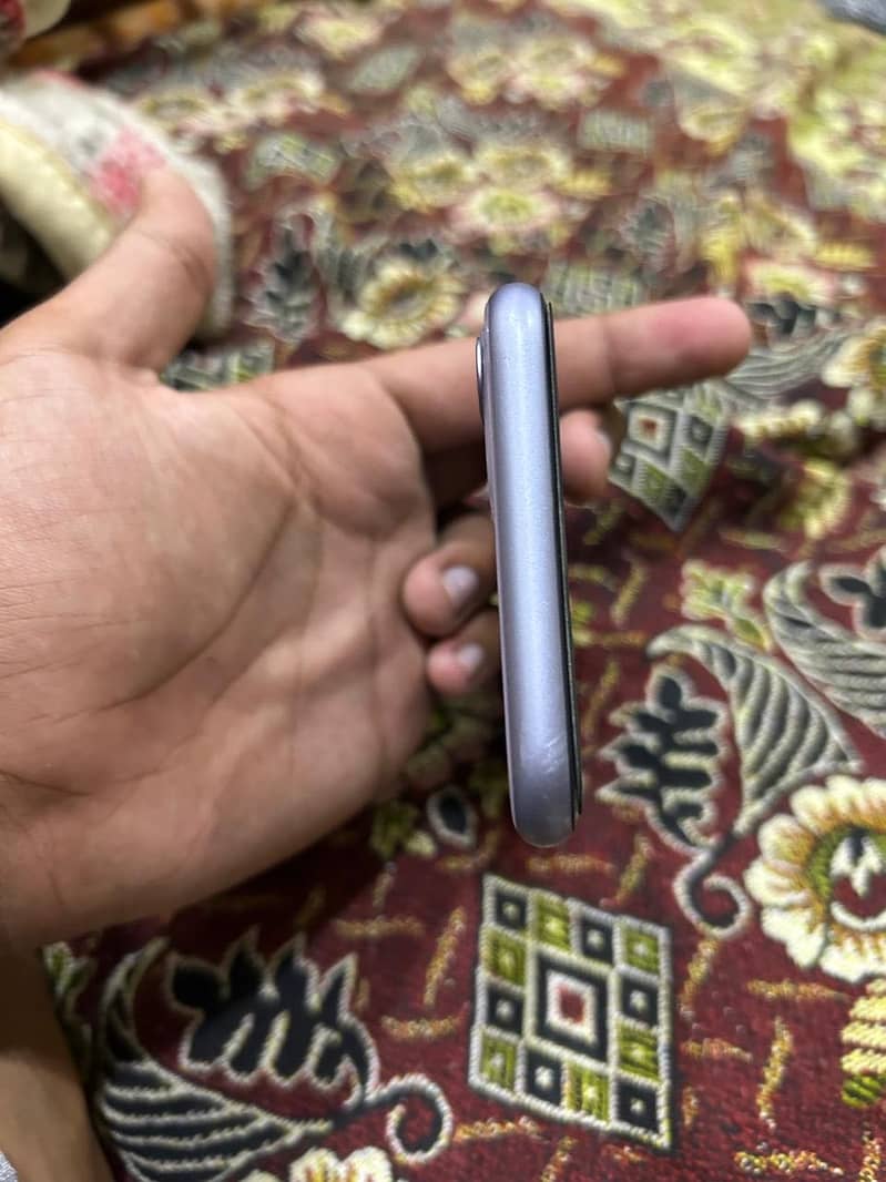 iPhone 11 3