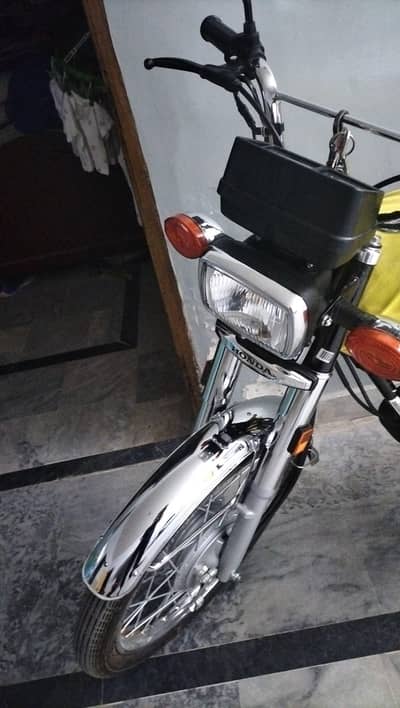 Honda 125 colour is black
