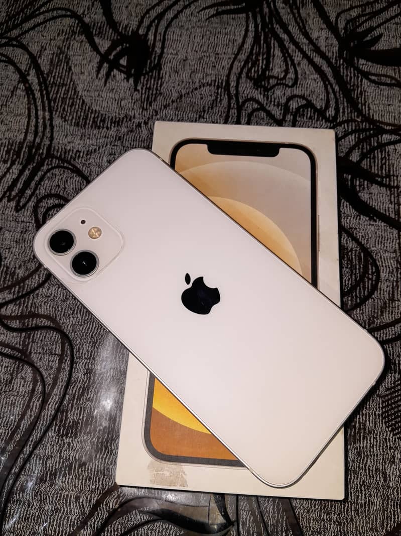 Apple iPhone 12 4