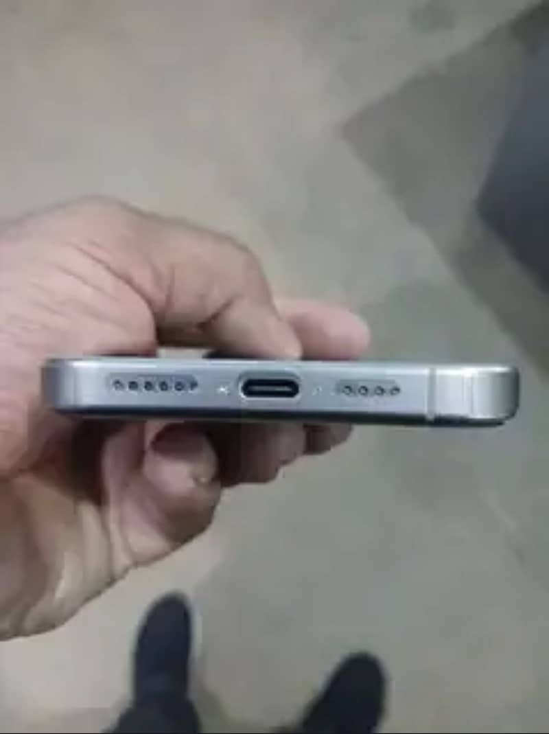 Apple iPhone 15 Pro Max 0
