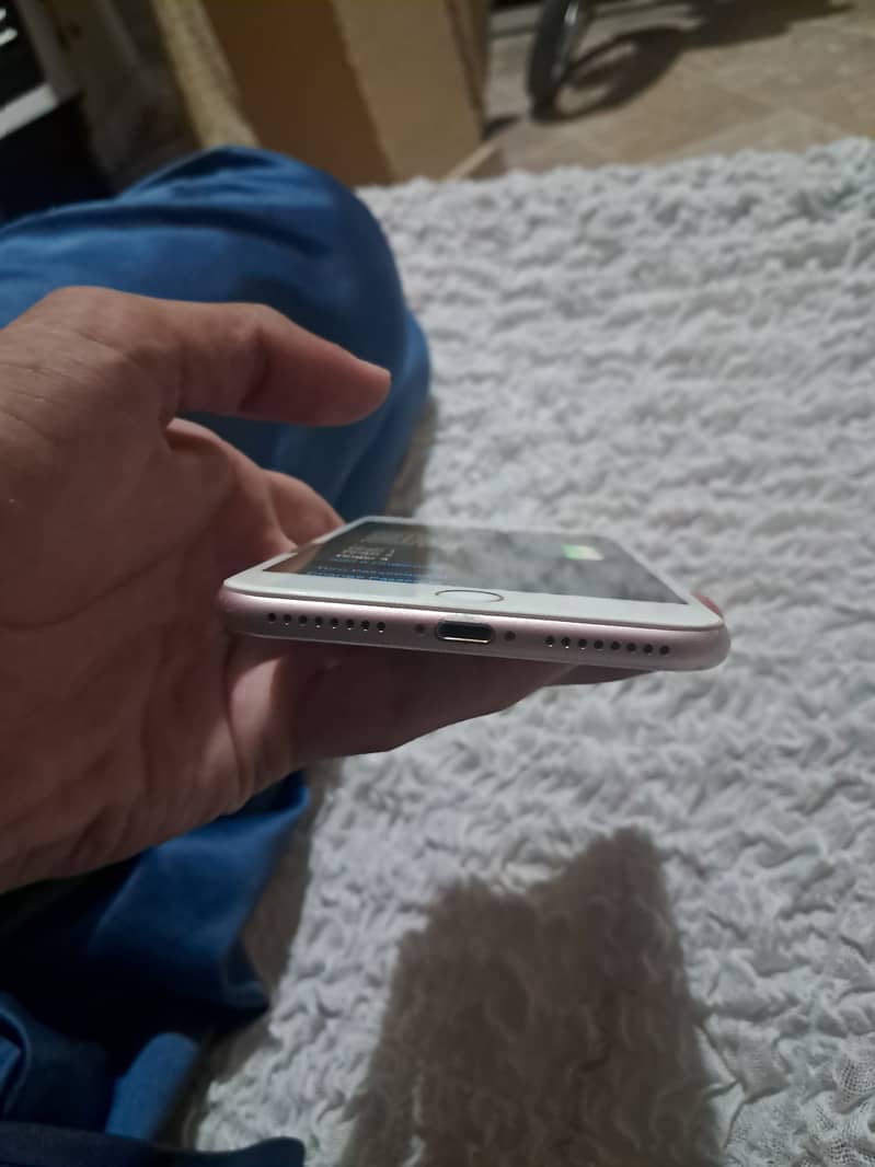 Apple iPhone 7 Plus 3