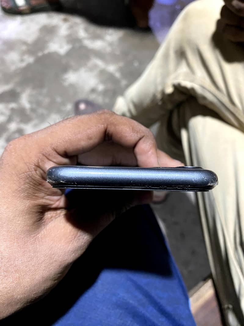 Apple iPhone 11 3