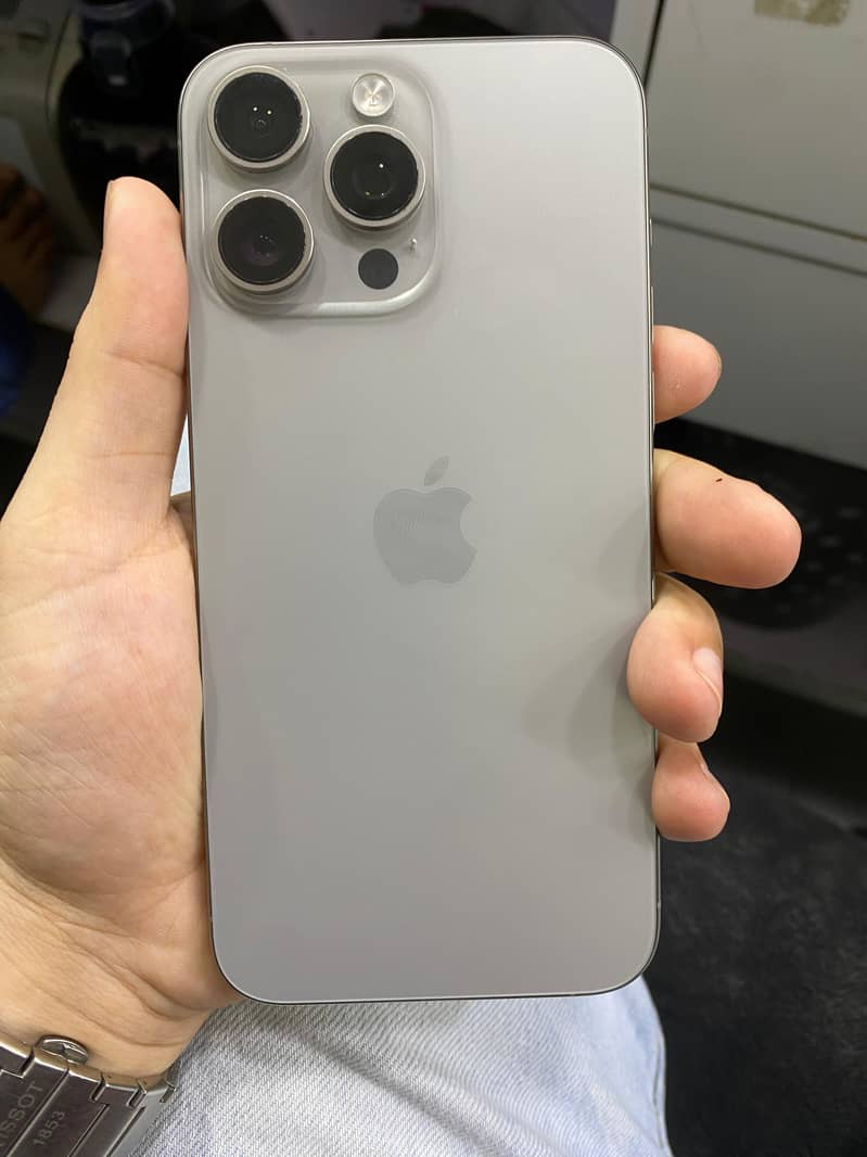 Apple iPhone 15 Pro Max 0