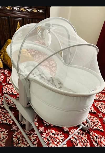 Mastela 4 in 1 baby bassinet - like new