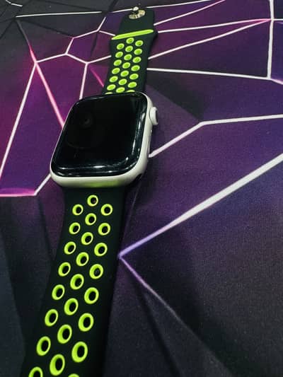 Apple Watch Series 7 and Series 8 available