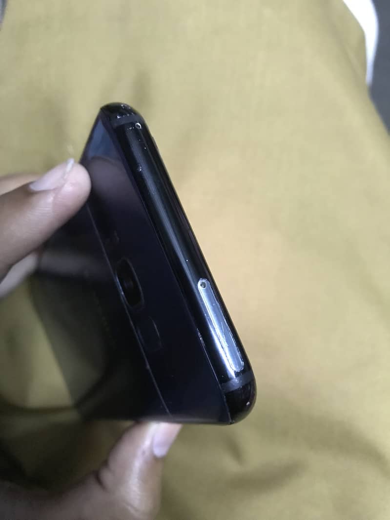 Samsung Mobile S8 Plus 1