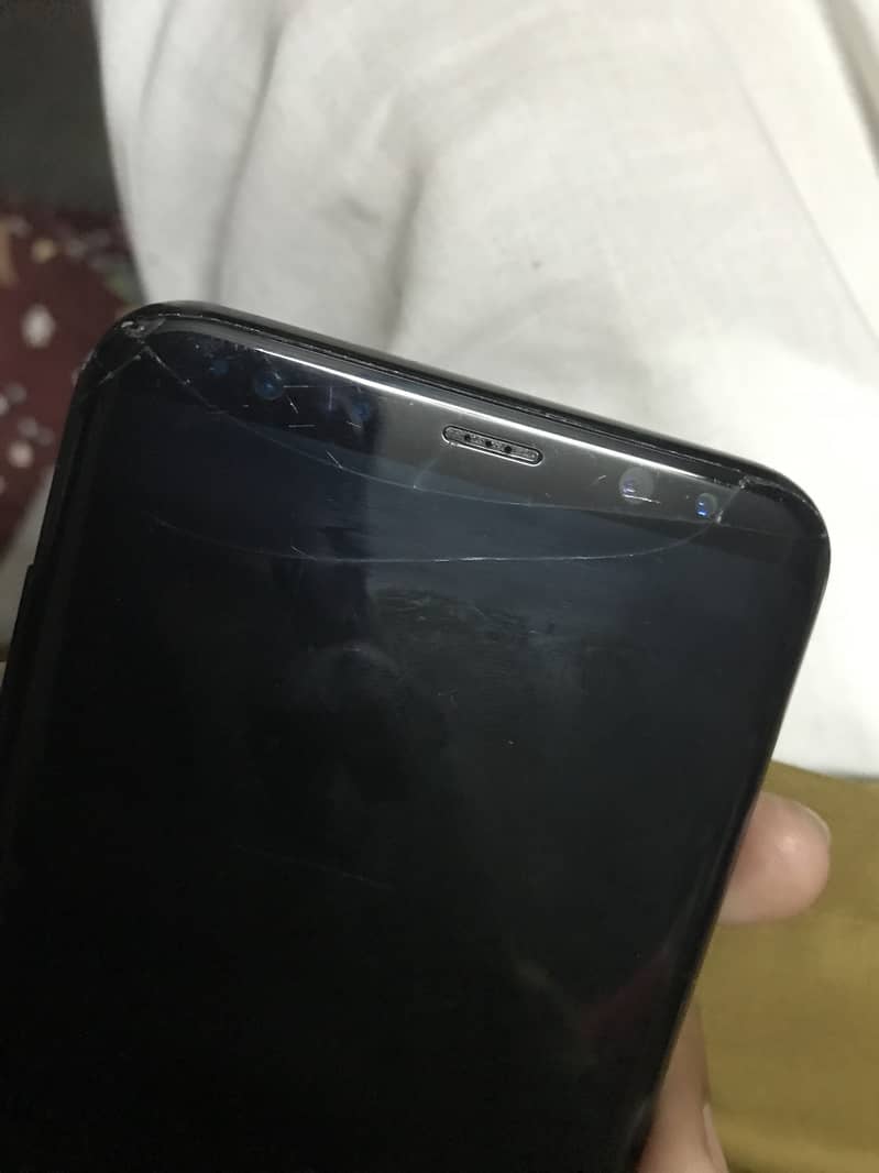 Samsung Mobile S8 Plus 3