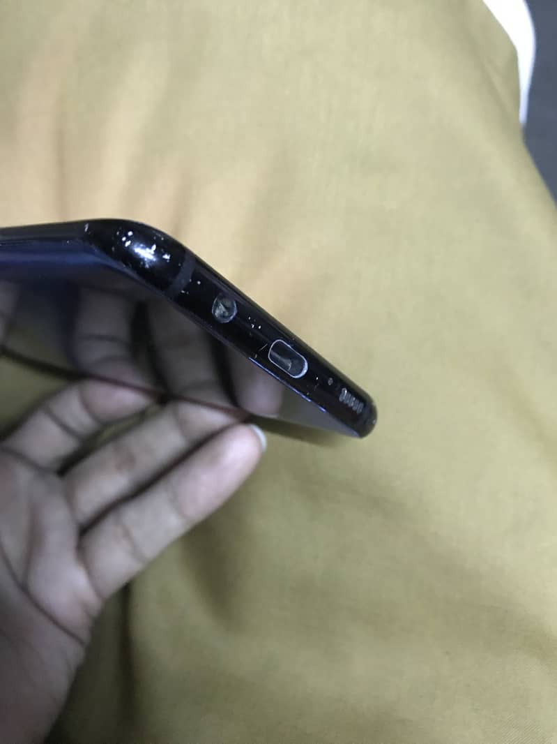 Samsung Mobile S8 Plus 4