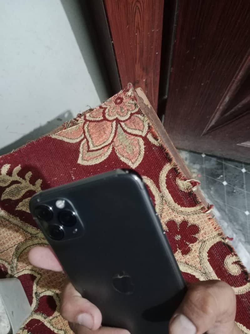 Apple iPhone 11 Pro Max 2