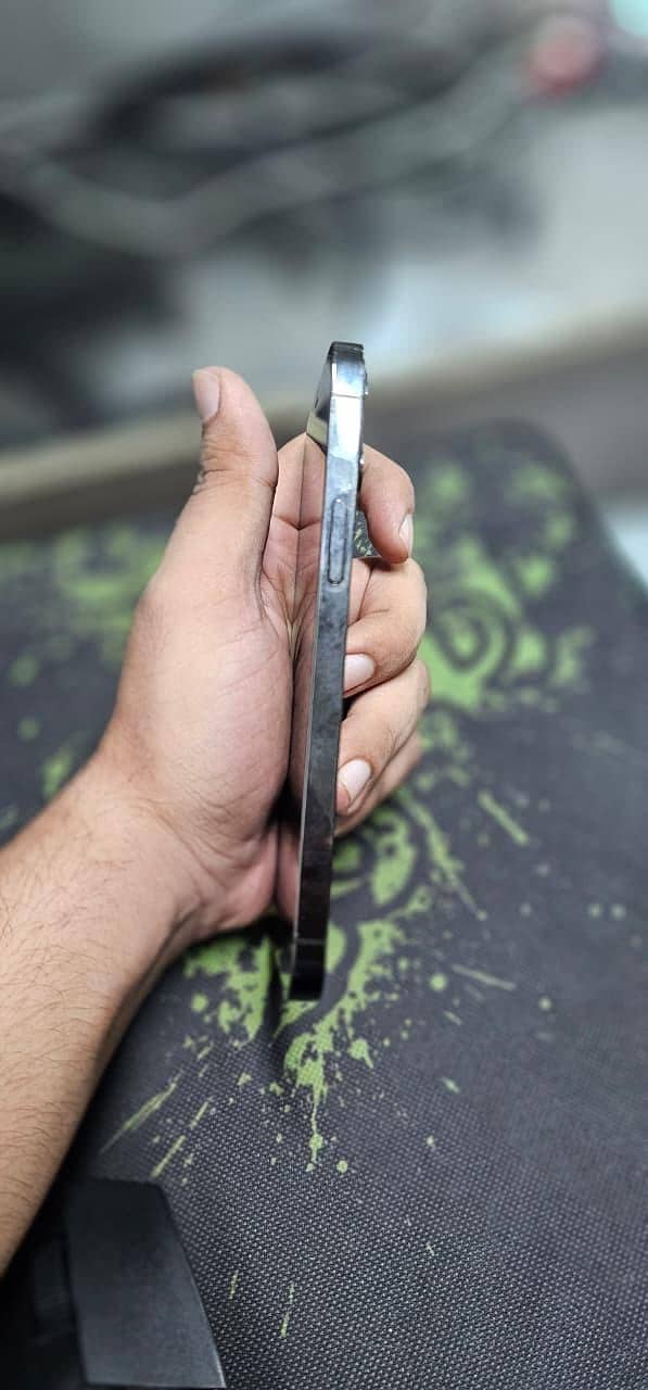 Apple iPhone 12 Pro 4