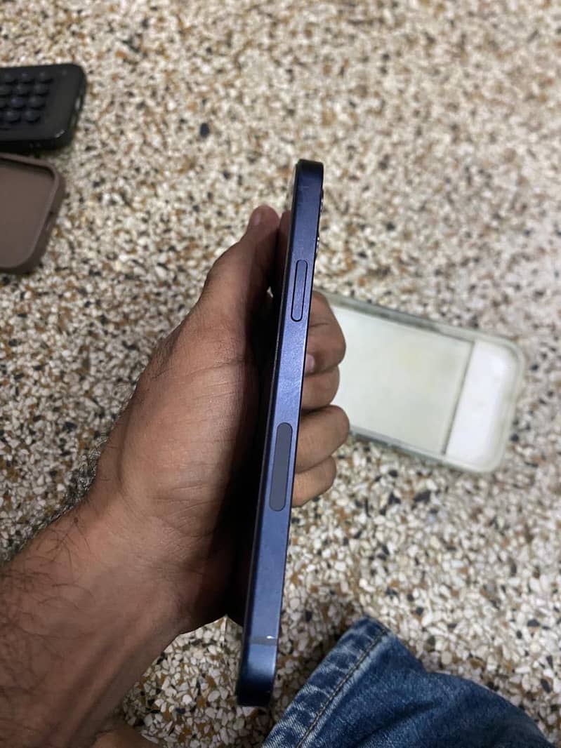 Apple iPhone 12 2