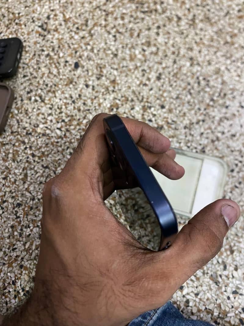 Apple iPhone 12 3