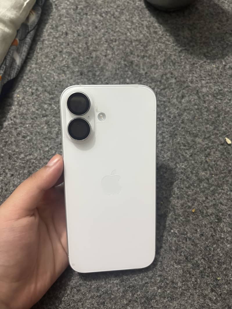 Apple iPhone 16 0