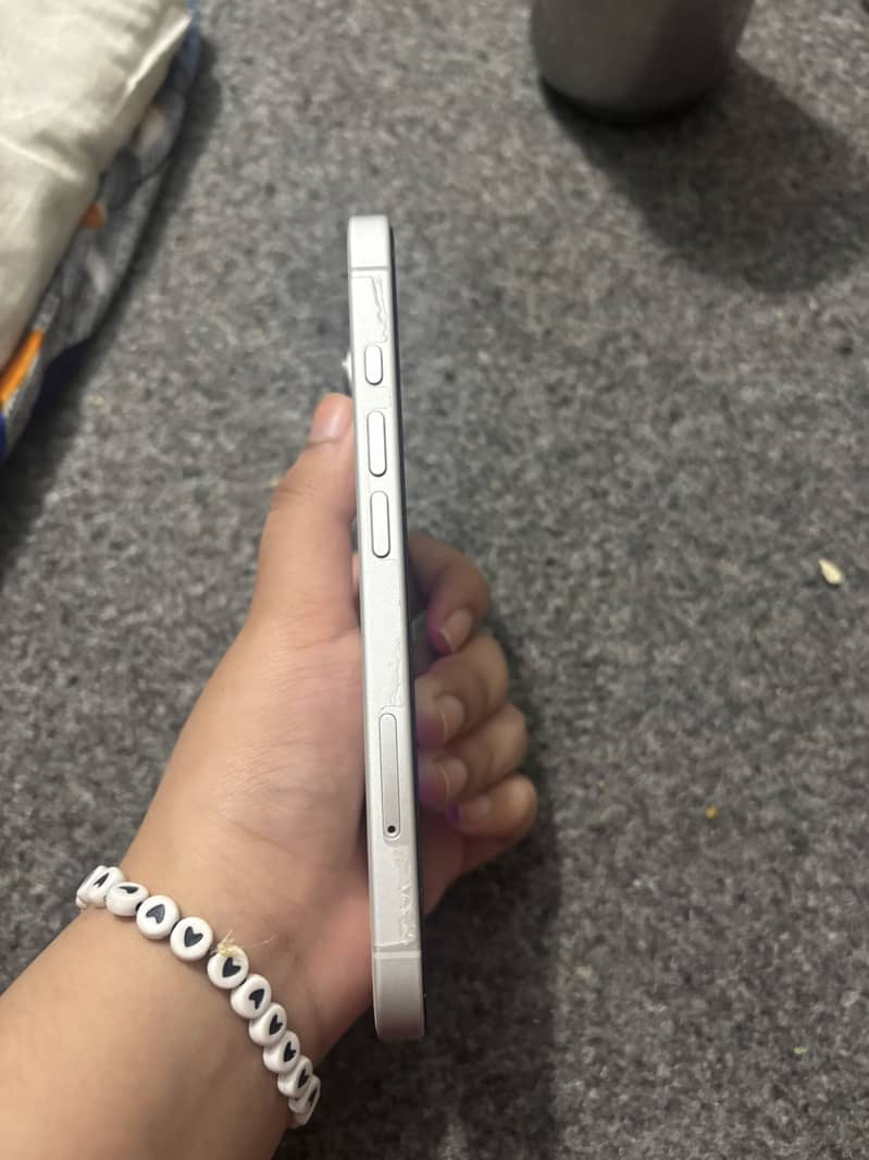 Apple iPhone 16 2