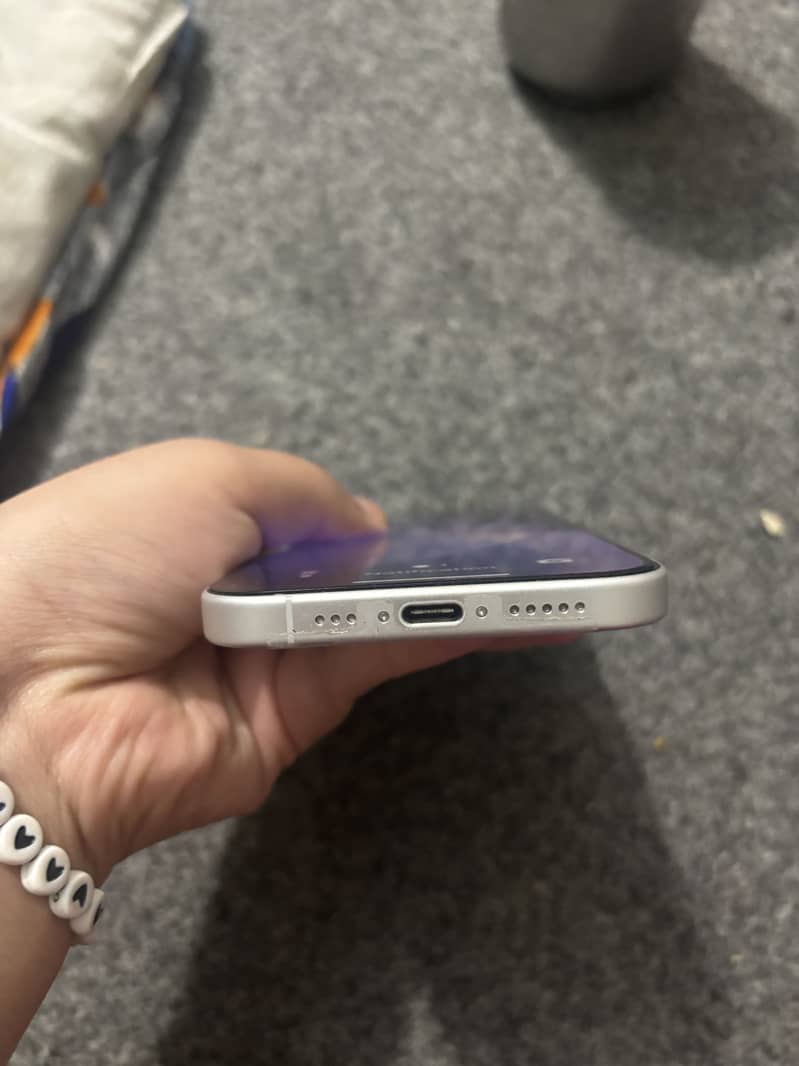 Apple iPhone 16 4