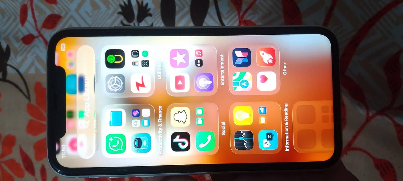 Apple iPhone 11 4