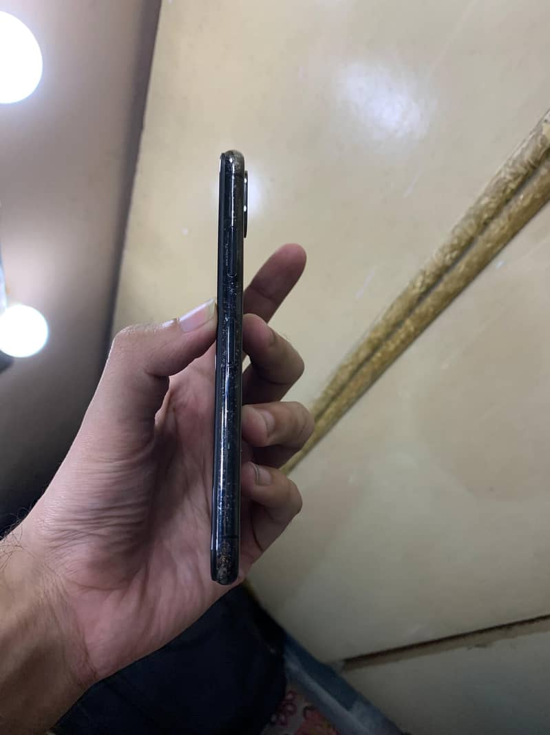 Apple iPhone X 4