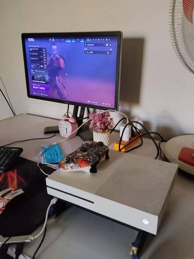 xbox one s 10/ 10 condition