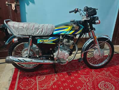 honda CG 125 2026  model black Karachi number 5600 running