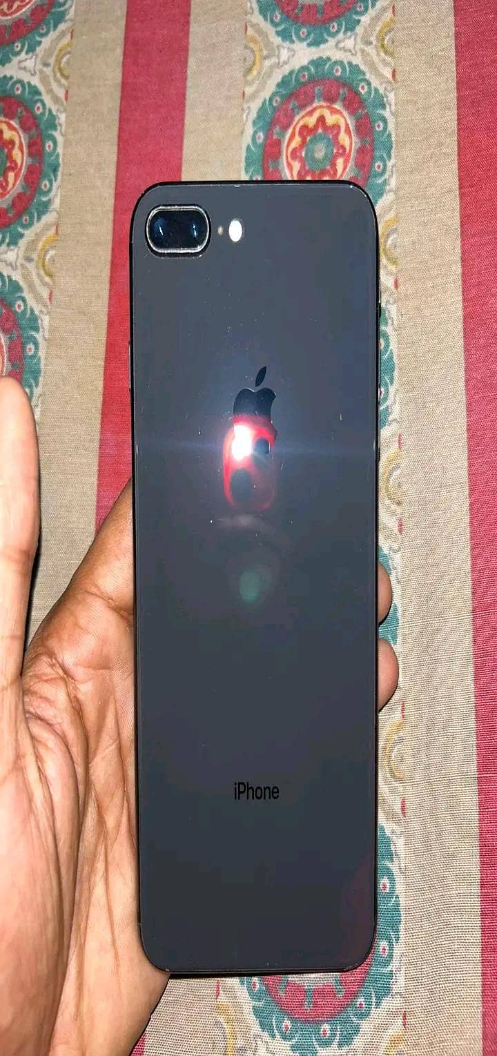 Apple iPhone 8 Plus 1