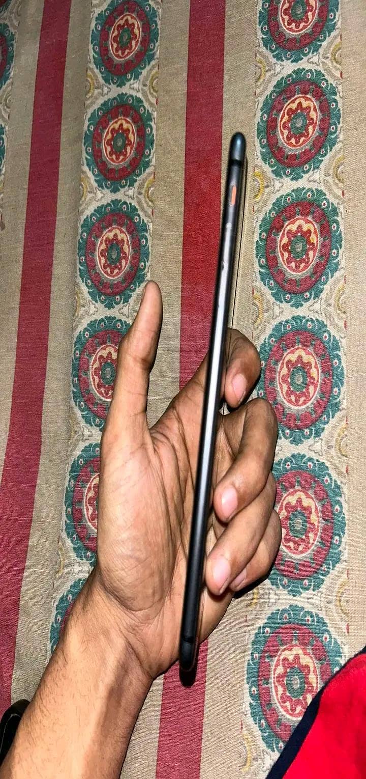 Apple iPhone 8 Plus 3