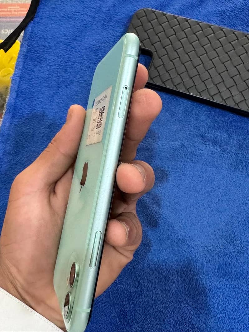 Apple iPhone 11 4