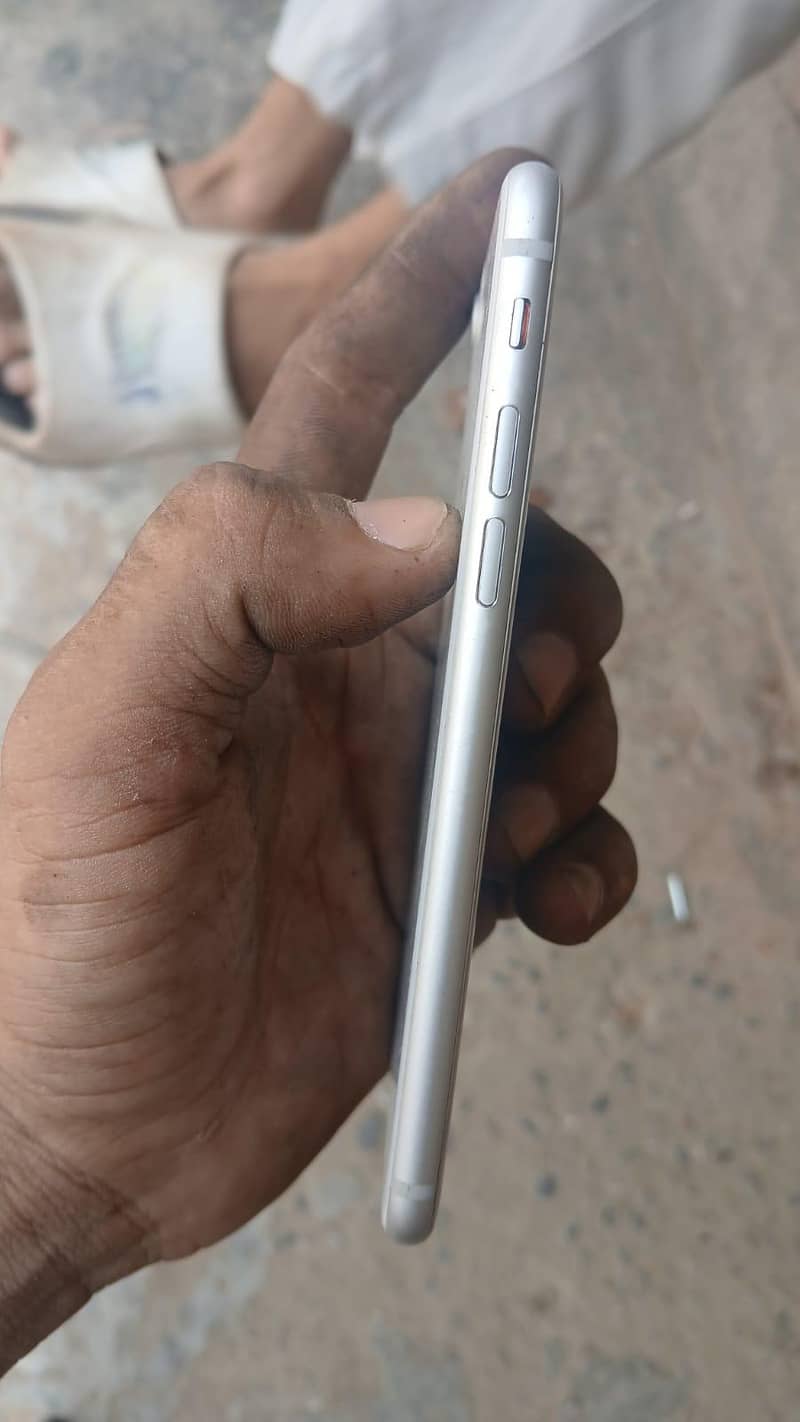 Apple iPhone 8 1