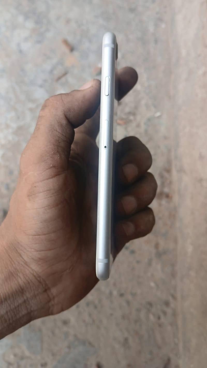 Apple iPhone 8 3