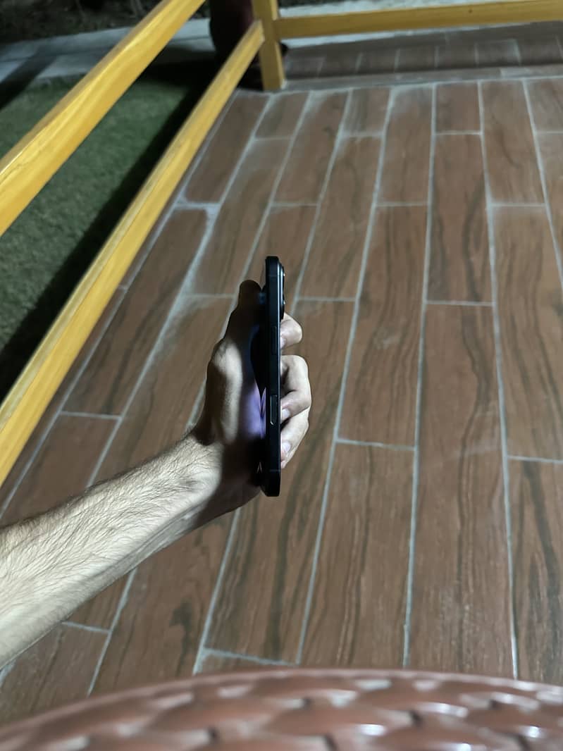 Apple iPhone 16 3