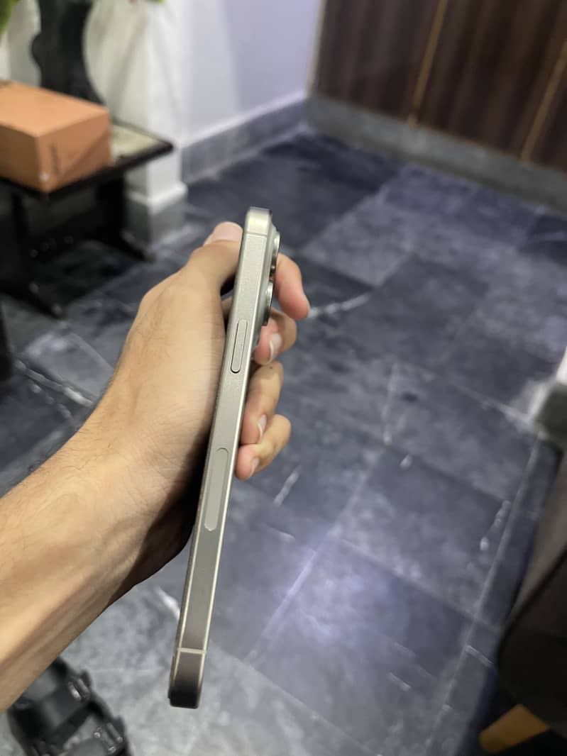 Apple iPhone 15 Pro Max 0