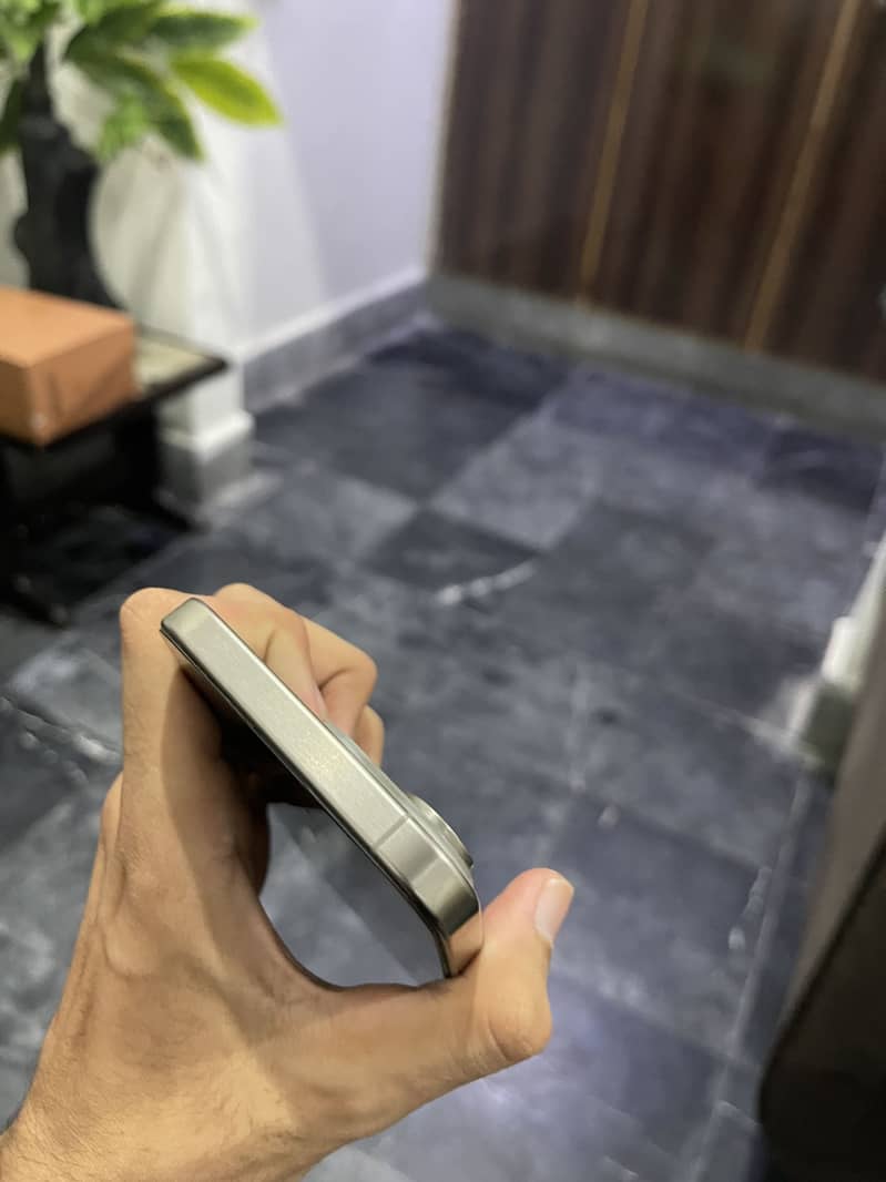 Apple iPhone 15 Pro Max 1