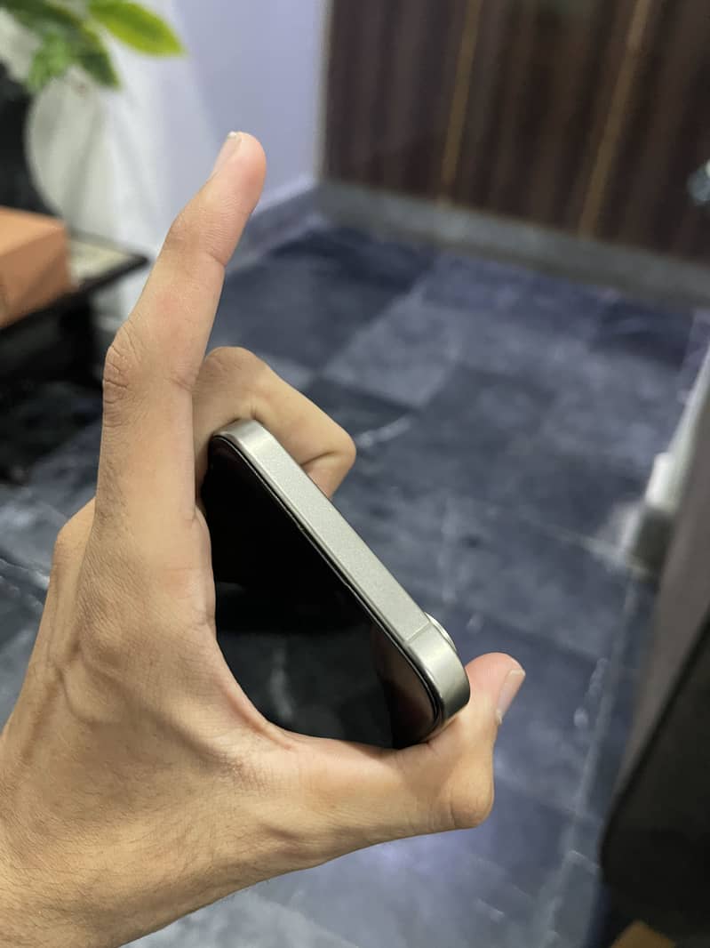 Apple iPhone 15 Pro Max 3