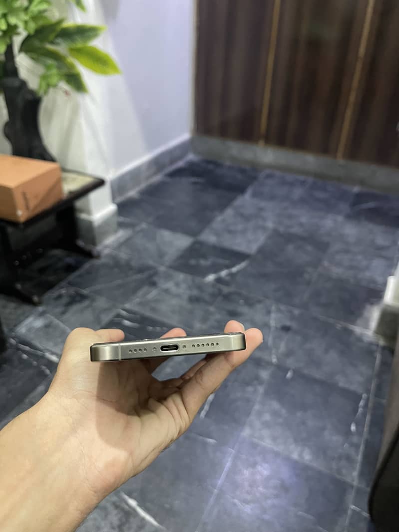 Apple iPhone 15 Pro Max 5
