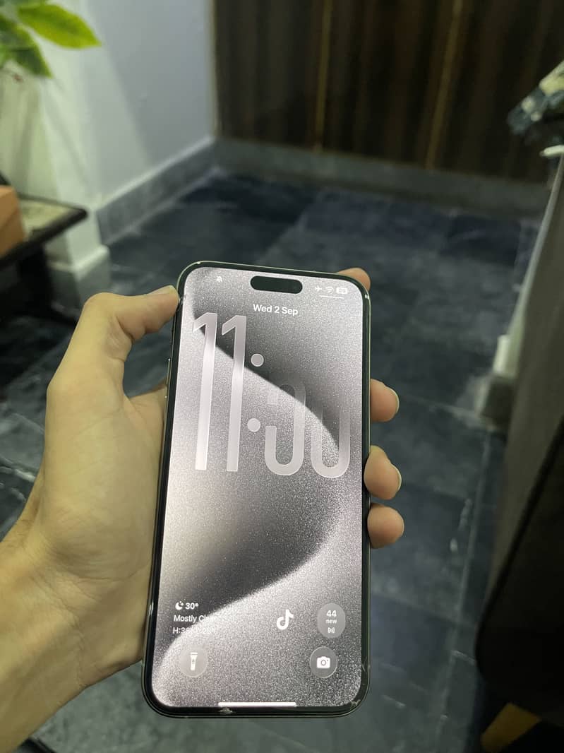 Apple iPhone 15 Pro Max 6