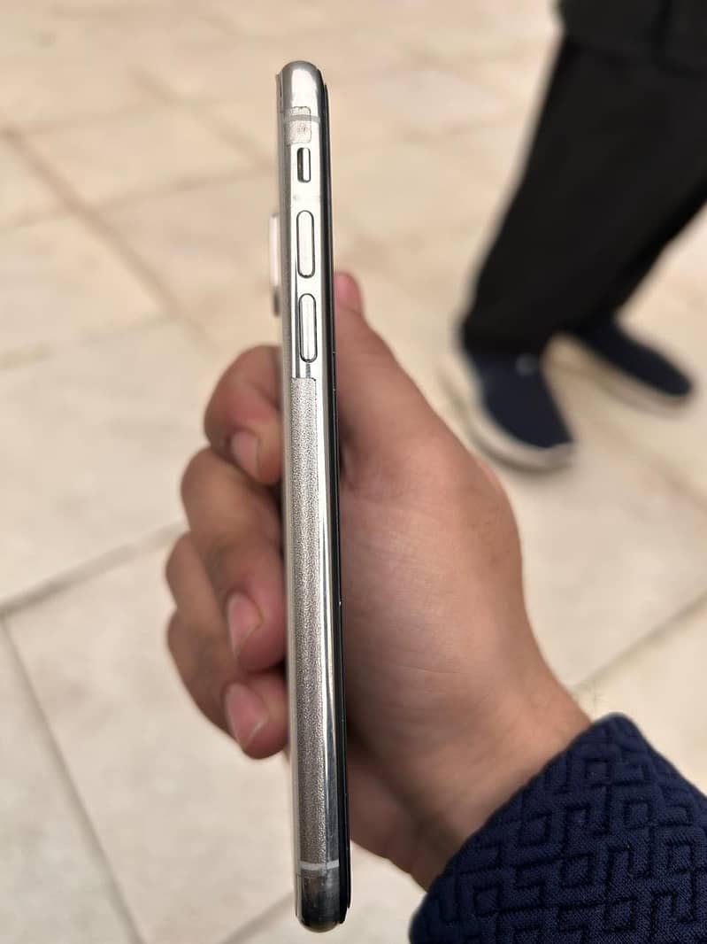 Apple iPhone X 3