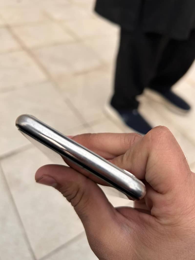 Apple iPhone X 6