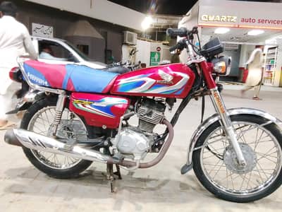 Honda125 Model 2022 Hyderabad number ha new Jase bike ha urgent sell