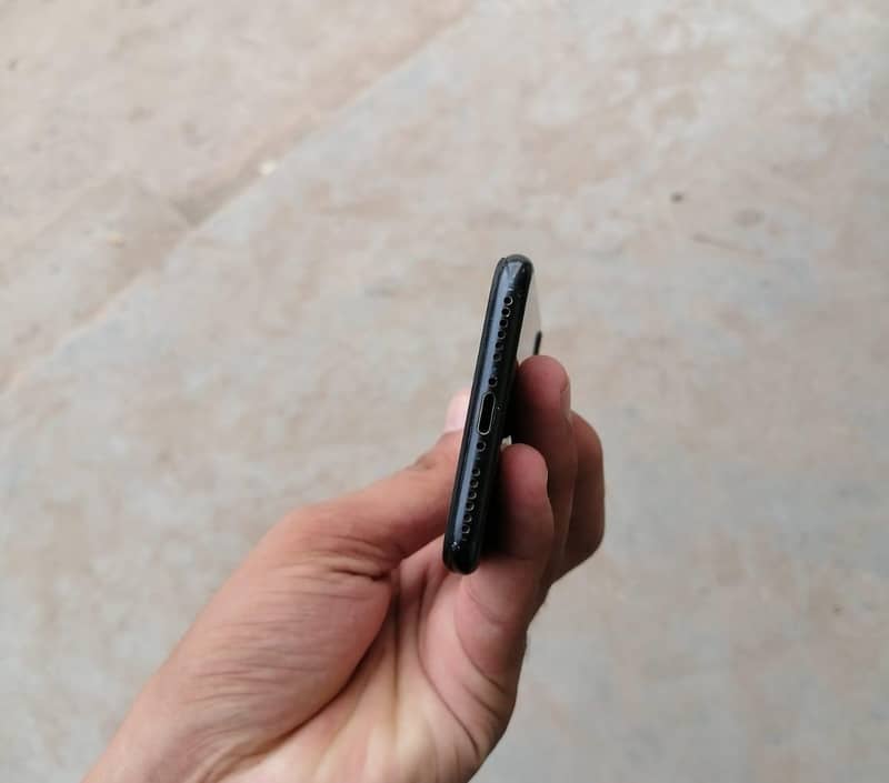 Apple iPhone 8 4