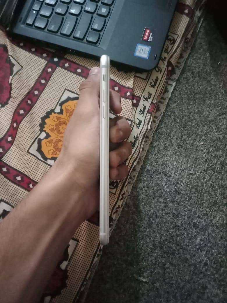 Apple iPhone 8 Plus 3