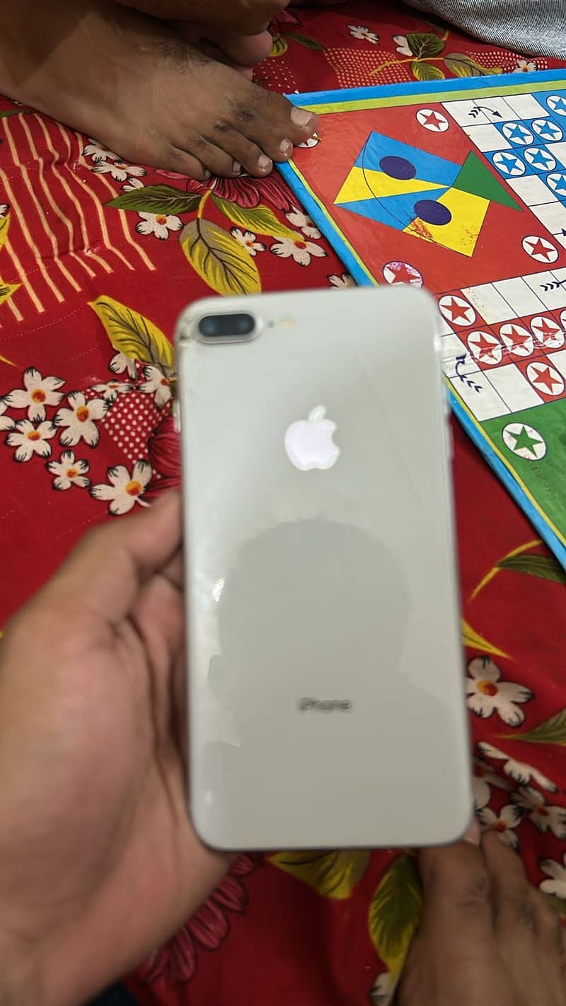 Apple iPhone 8 Plus 5