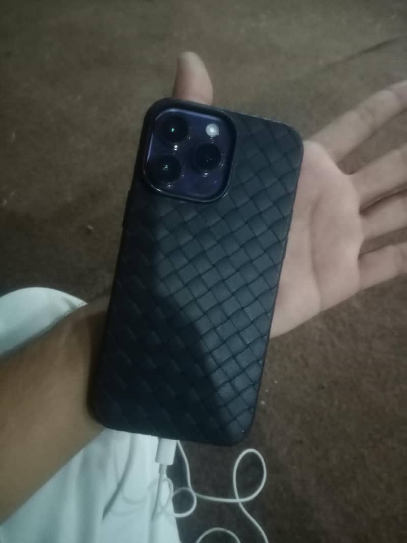 Apple iPhone 14 Pro Max 1